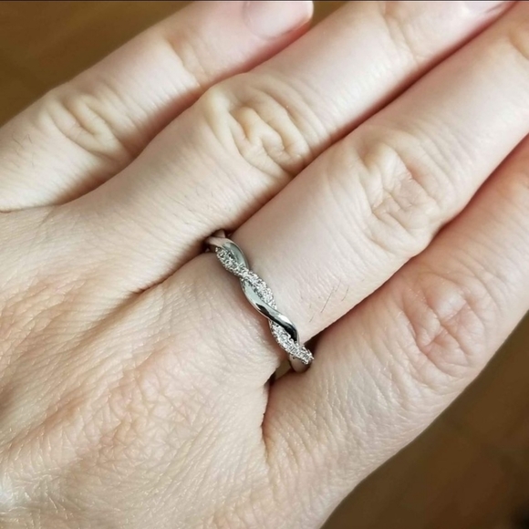 New 925 Silver Diamond Twist Band Ring for Women - Picture 4 of 9